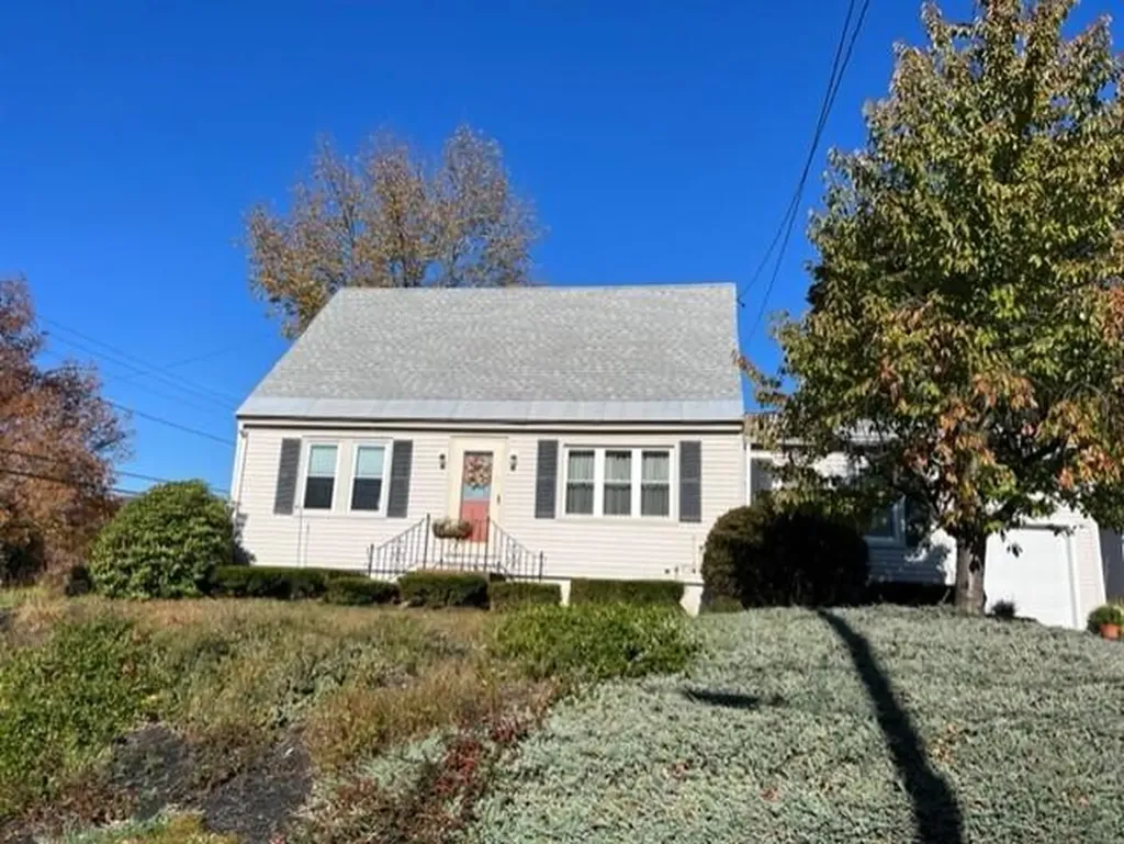 5 Chase Avenue Mexico ME 04257