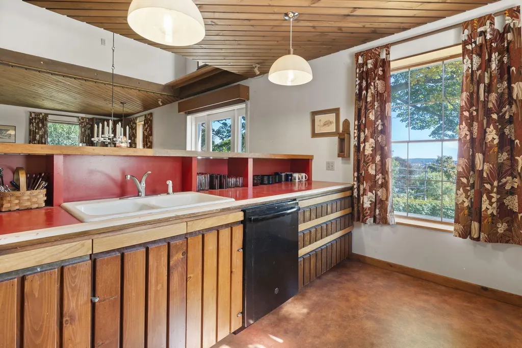 323 Court Street Auburn ME 04210