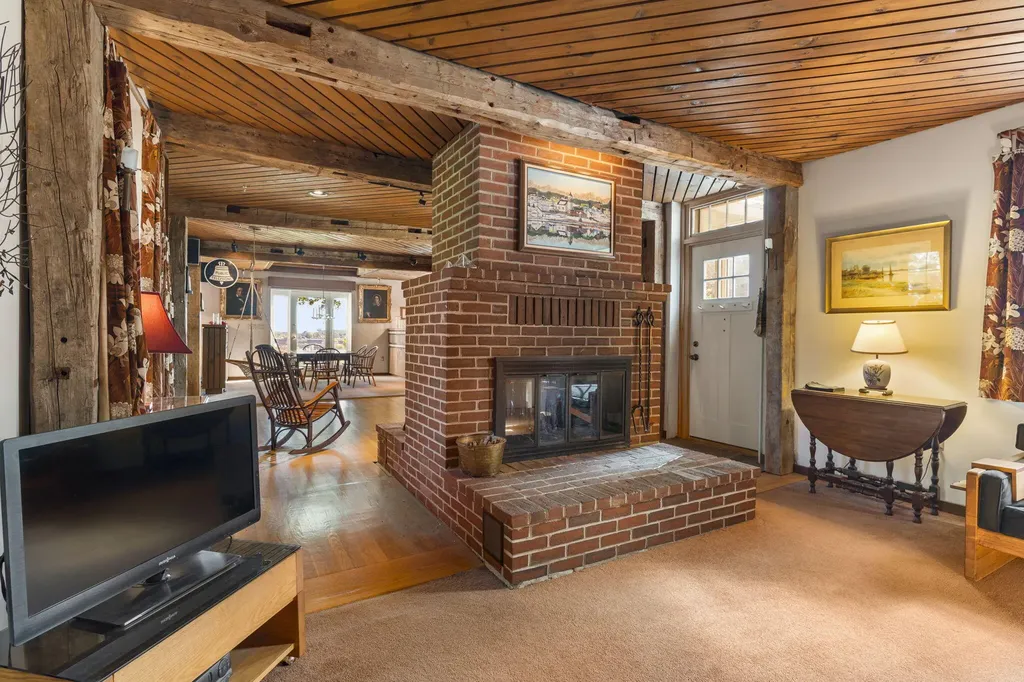 323 Court Street Auburn ME 04210