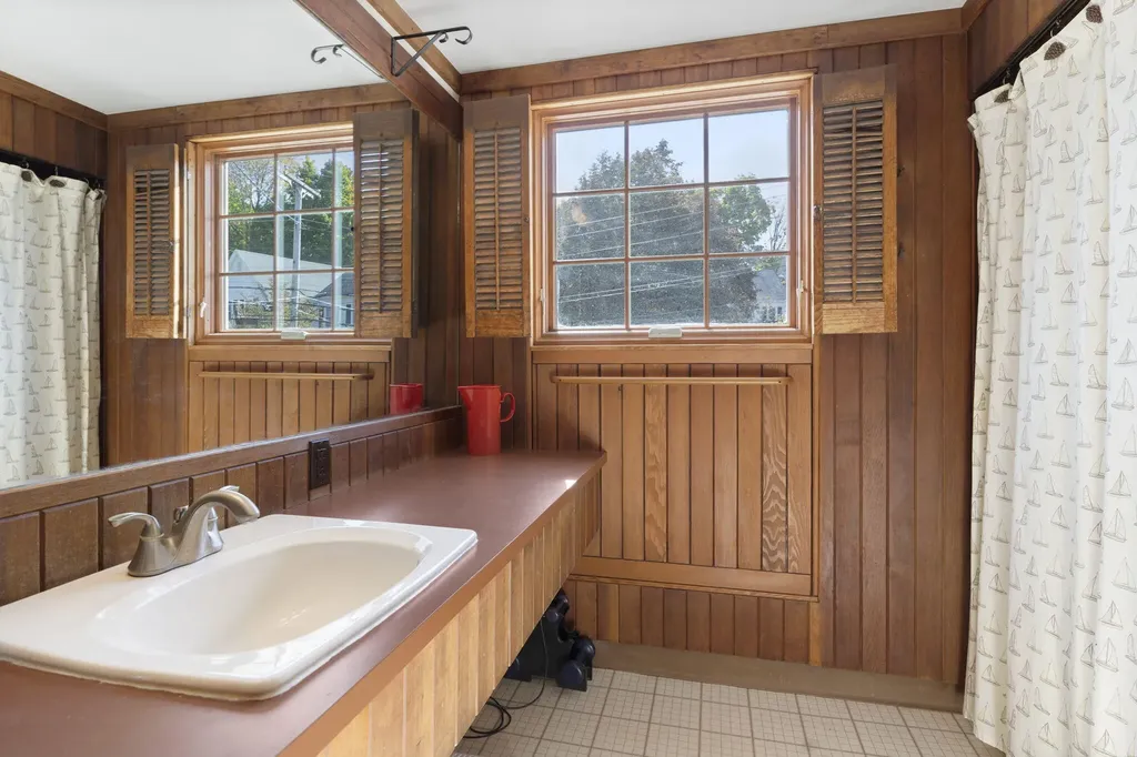 323 Court Street Auburn ME 04210