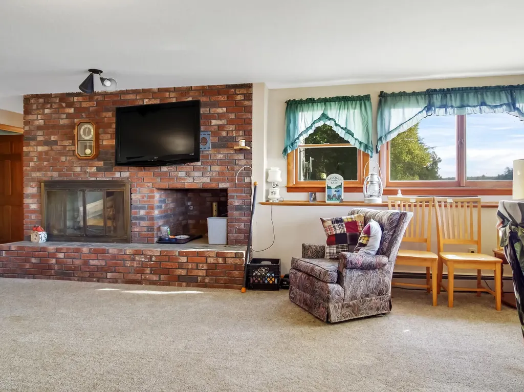 104 Iris Lane Sidney ME 04330