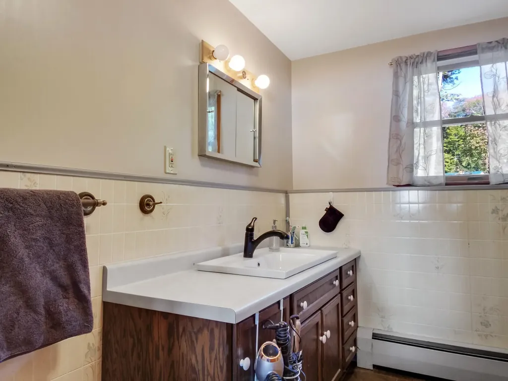 104 Iris Lane Sidney ME 04330