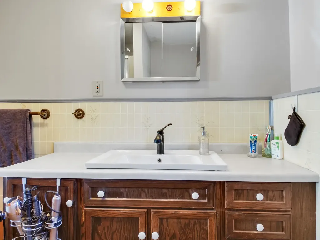104 Iris Lane Sidney ME 04330
