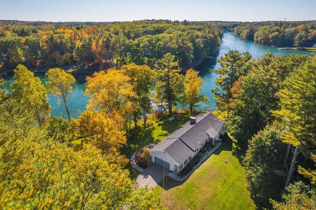 31 Riverbend Road York ME 03909