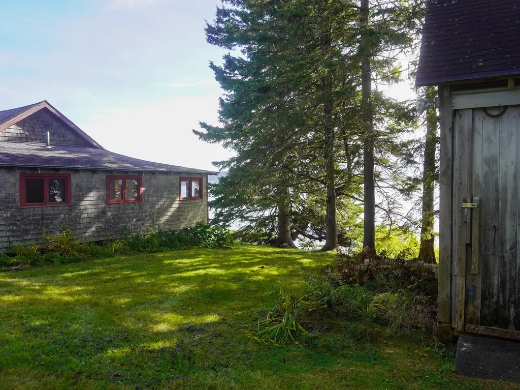 32 Lichen Lane Blue Hill ME 04614