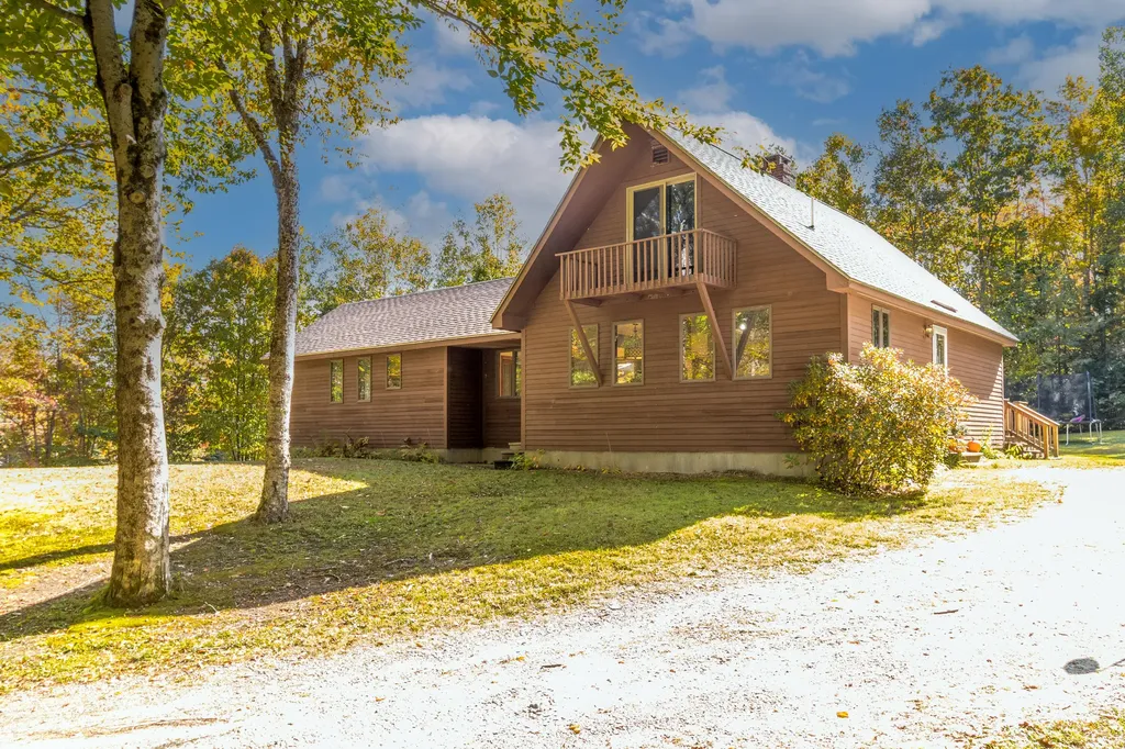 52 Country Lane Durham ME 04222