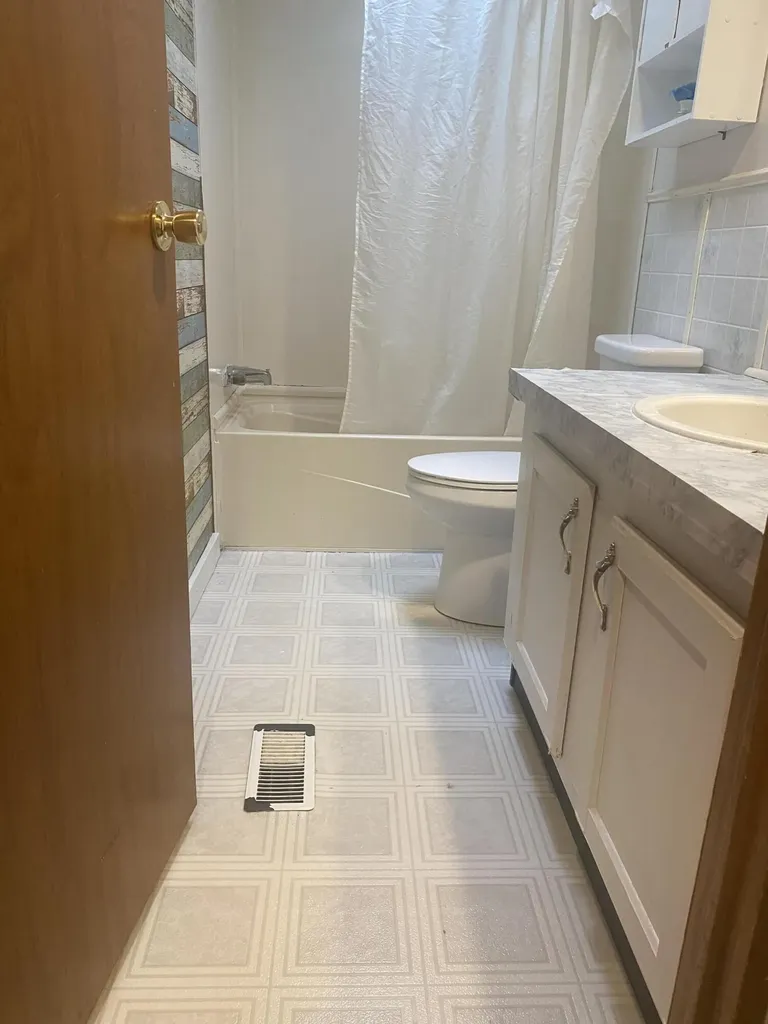 9 Pinetree Lane Lewiston ME 04240