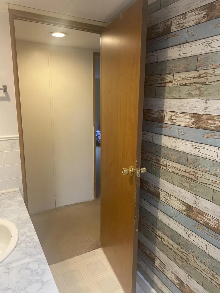 9 Pinetree Lane Lewiston ME 04240