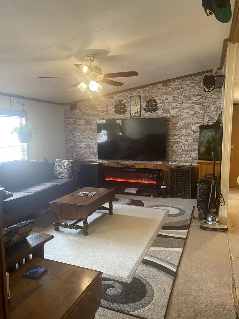 9 Pinetree Lane Lewiston ME 04240