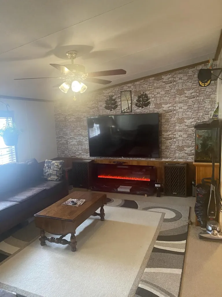 9 Pinetree Lane Lewiston ME 04240