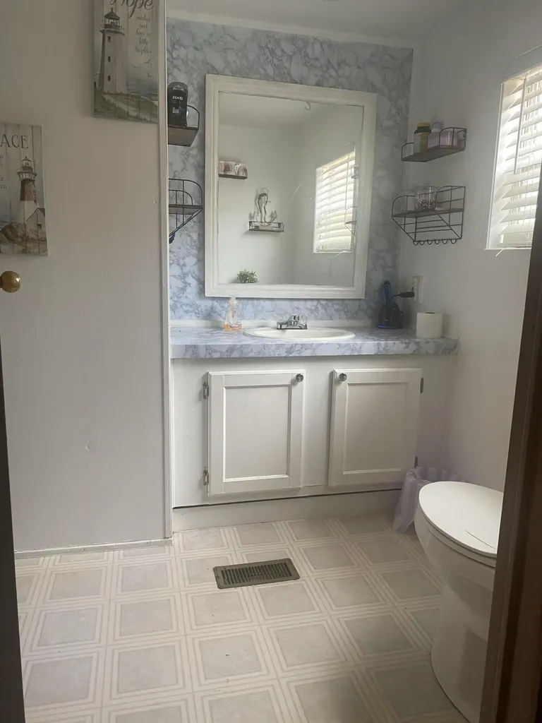 9 Pinetree Lane Lewiston ME 04240