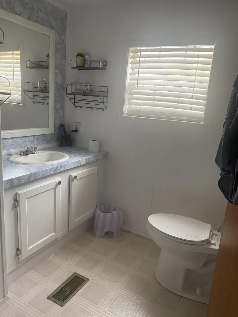 9 Pinetree Lane Lewiston ME 04240