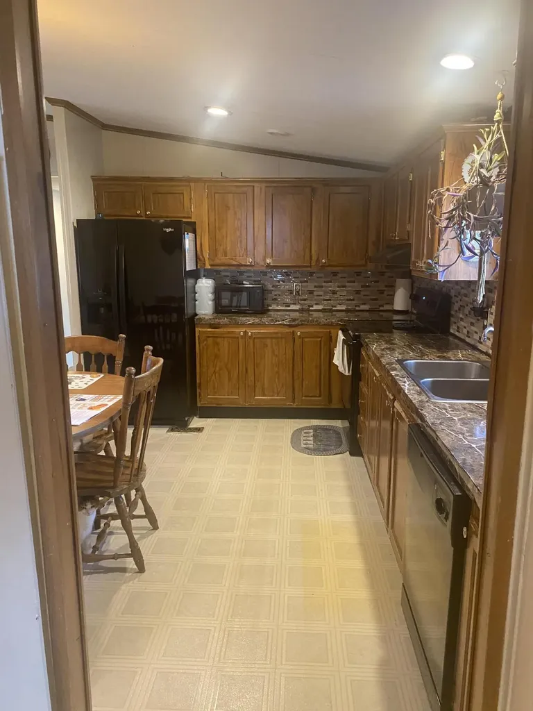 9 Pinetree Lane Lewiston ME 04240