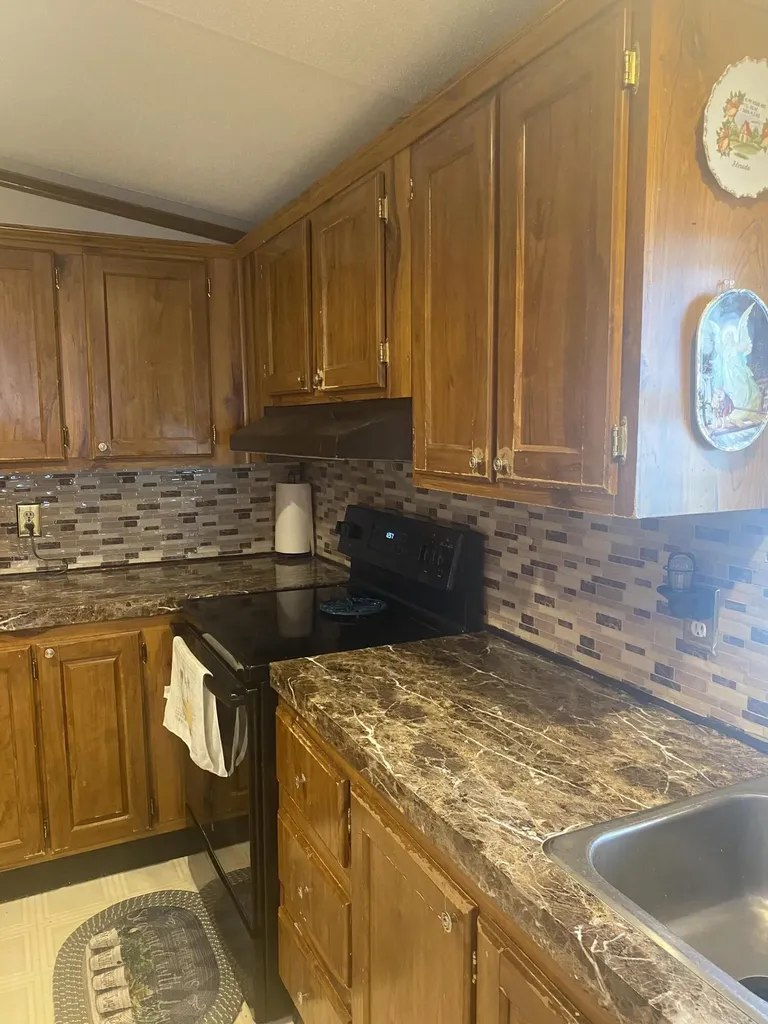 9 Pinetree Lane Lewiston ME 04240