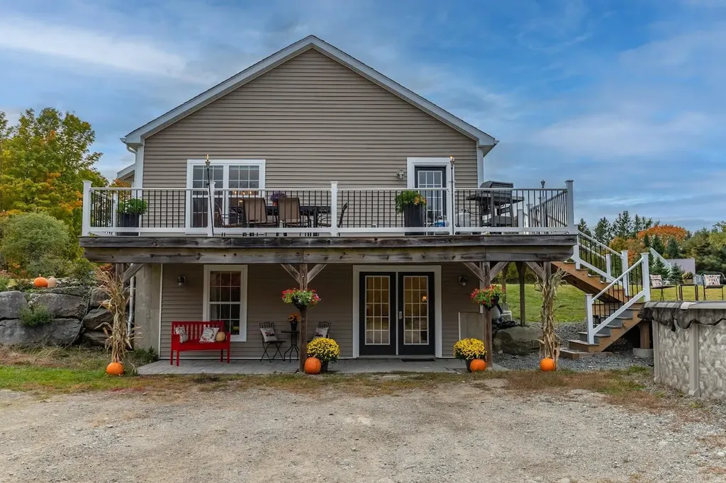 597 Hudson Road Glenburn ME 04401