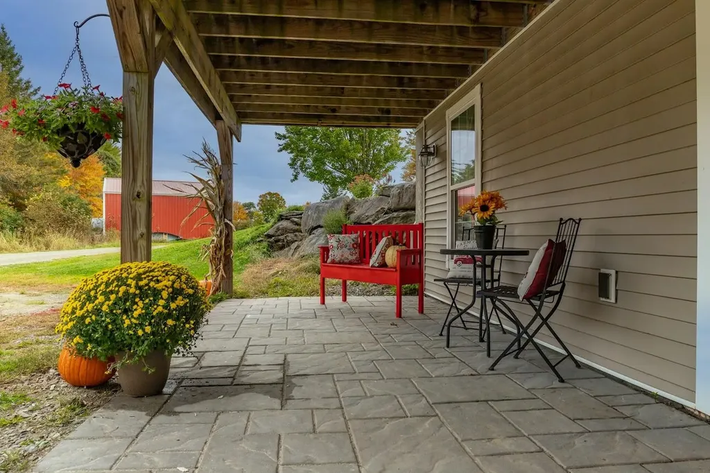 597 Hudson Road Glenburn ME 04401