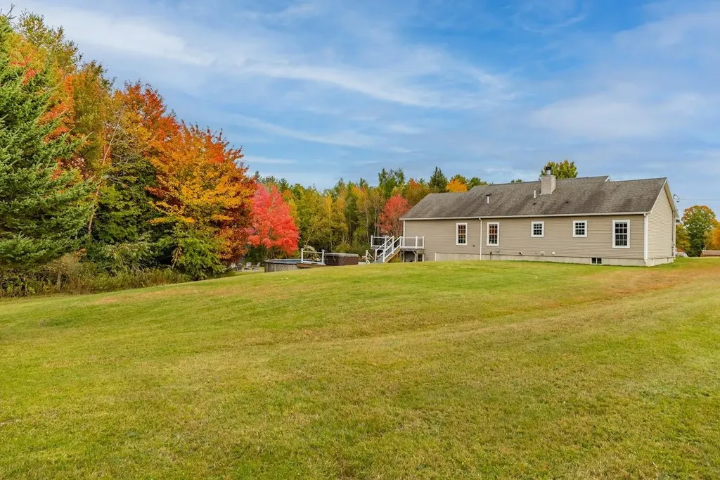 597 Hudson Road Glenburn ME 04401