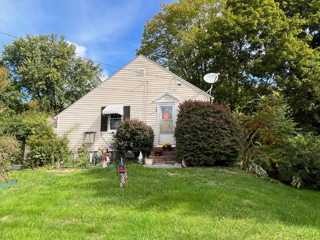 5 Staples Street Eliot ME 03903