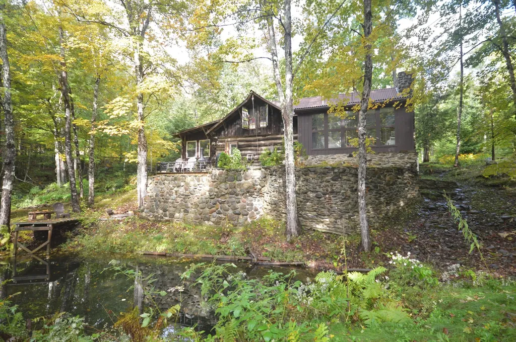 2821 Kennebec Road Newburgh ME 04444