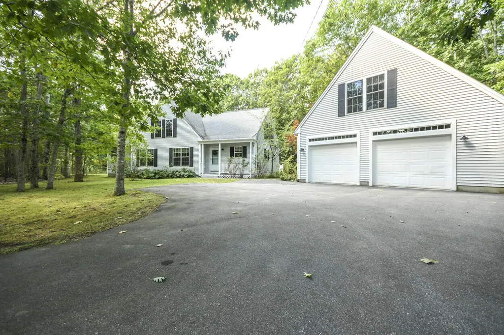 32 Harrison Lane Wiscasset ME 04578