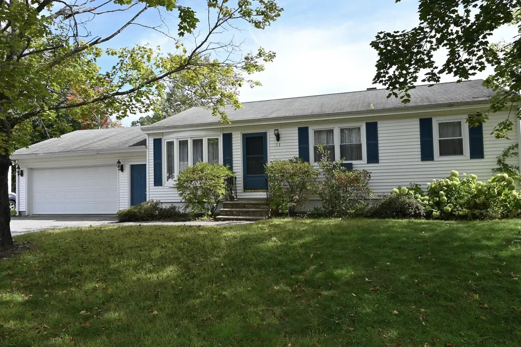 13 Roslin Avenue Lewiston ME 04240