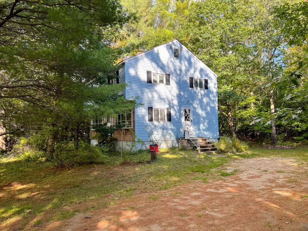 27 Common Road Dixfield ME 04224