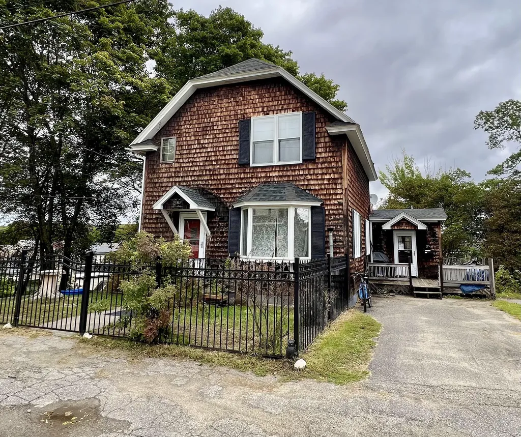 95 Highland Avenue Millinocket ME 04462