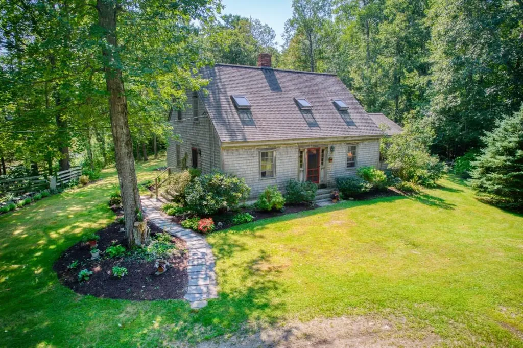 27 Spring Hill Farm Road Edgecomb ME 04556