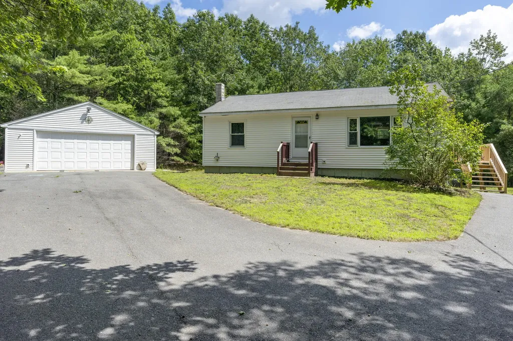 27 Dolloff Road Standish ME 04084