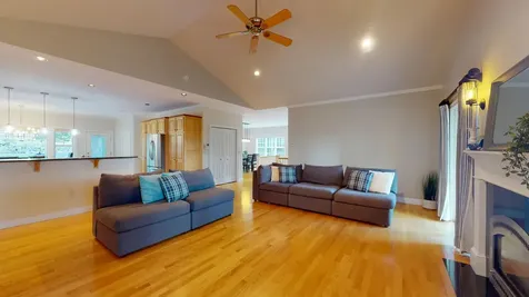 19 Amos Court Lewiston ME 04240
