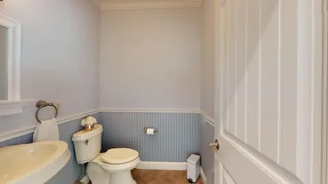 19 Amos Court Lewiston ME 04240