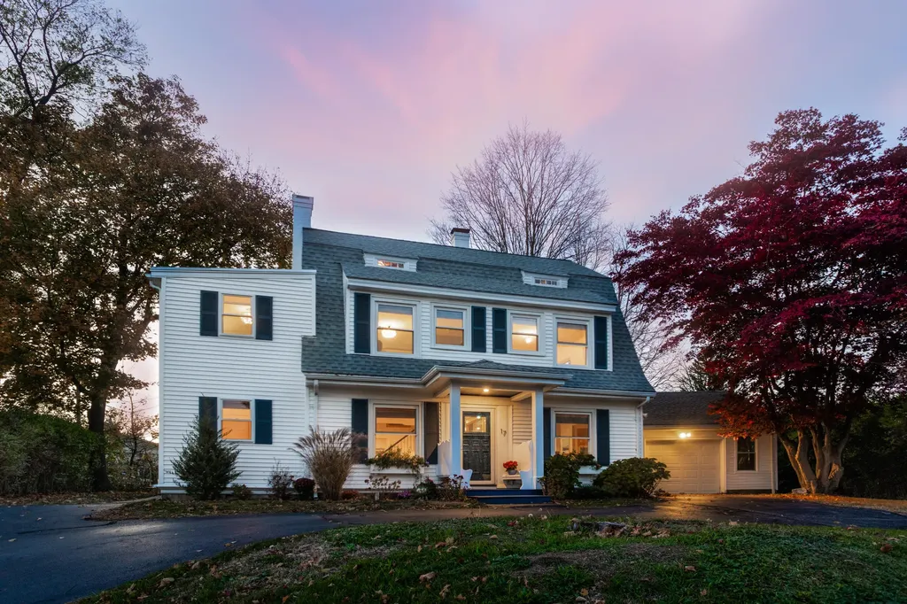 17 Traip Avenue Kittery ME 03904