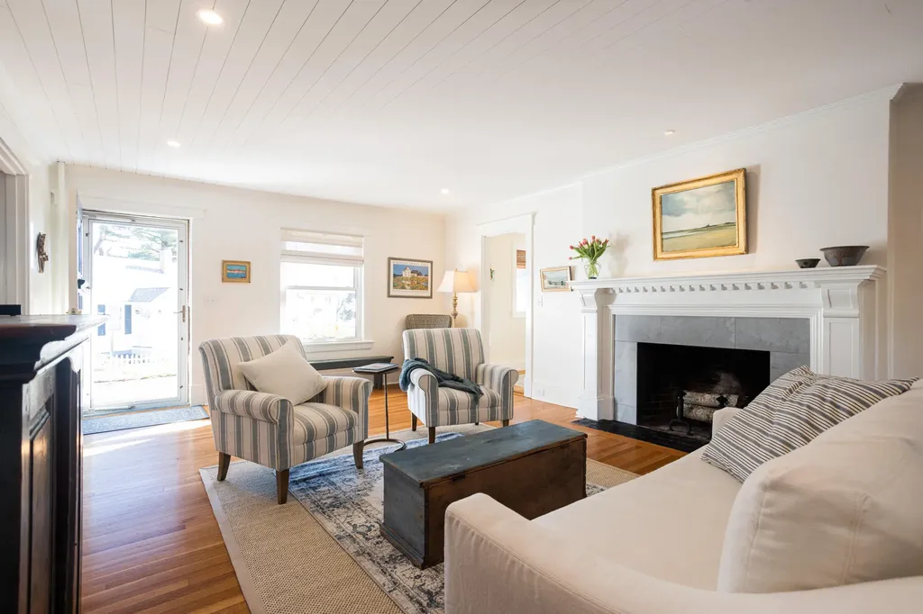 17 Traip Avenue Kittery ME 03904