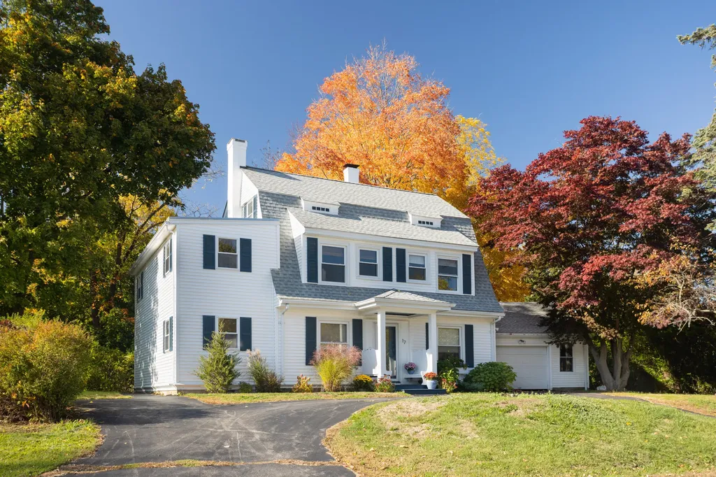 17 Traip Avenue Kittery ME 03904