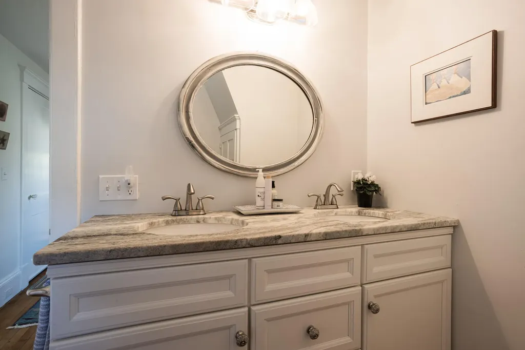 17 Traip Avenue Kittery ME 03904