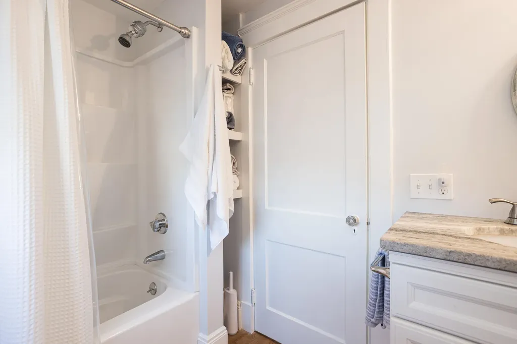 17 Traip Avenue Kittery ME 03904