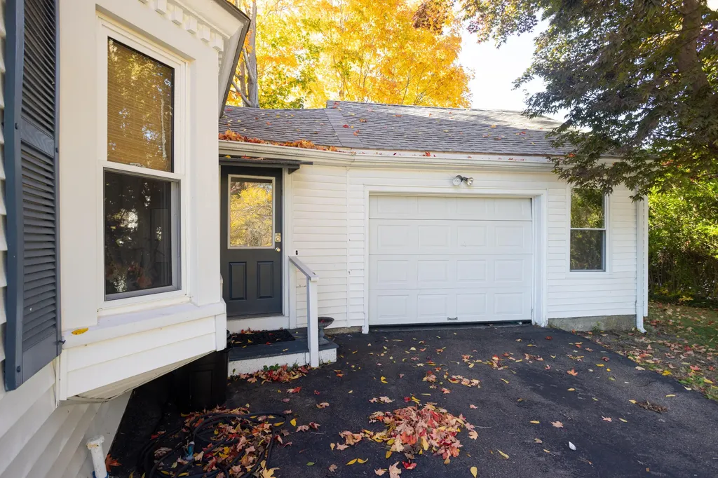 17 Traip Avenue Kittery ME 03904