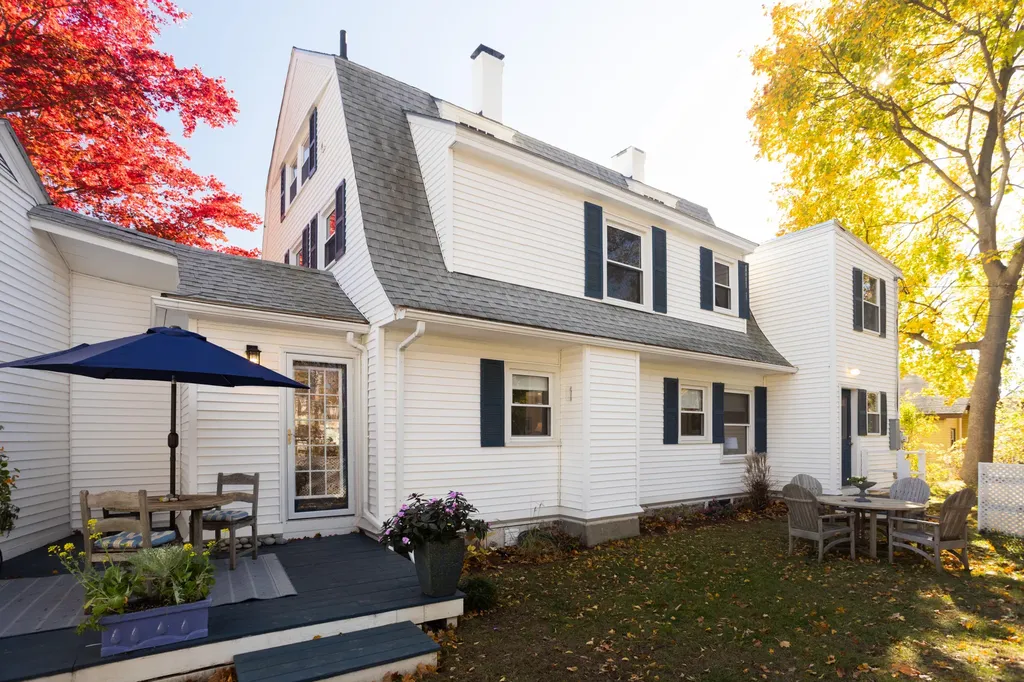 17 Traip Avenue Kittery ME 03904