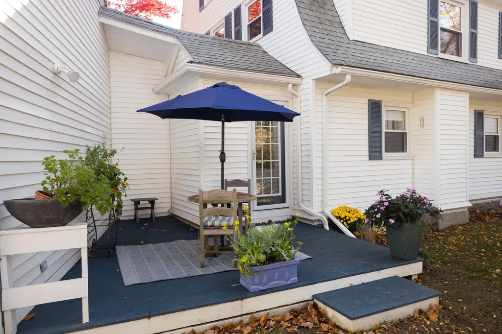 17 Traip Avenue Kittery ME 03904