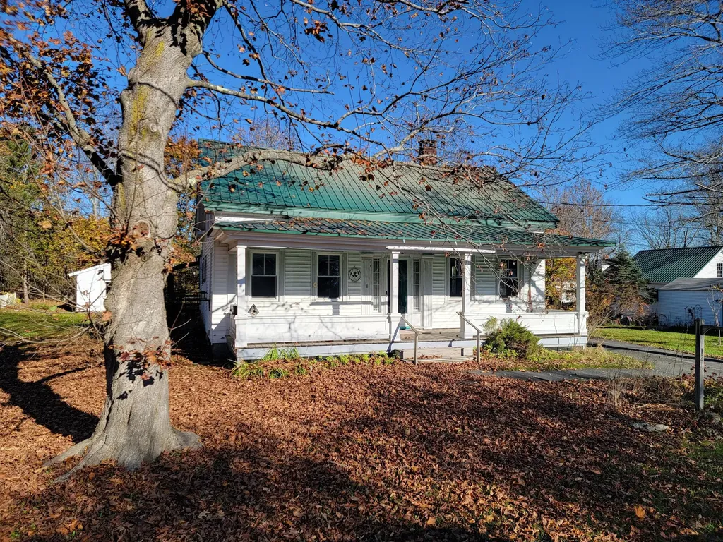 12 Kennebec Road Hampden ME 04444