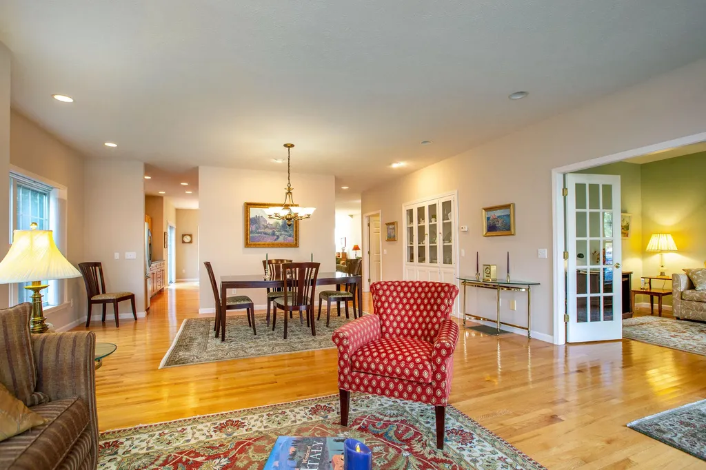 24 Deerfield Drive Brunswick ME 04011