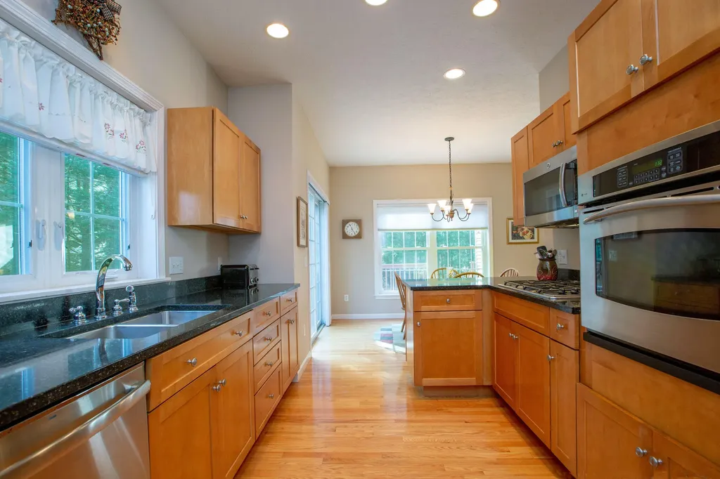 24 Deerfield Drive Brunswick ME 04011