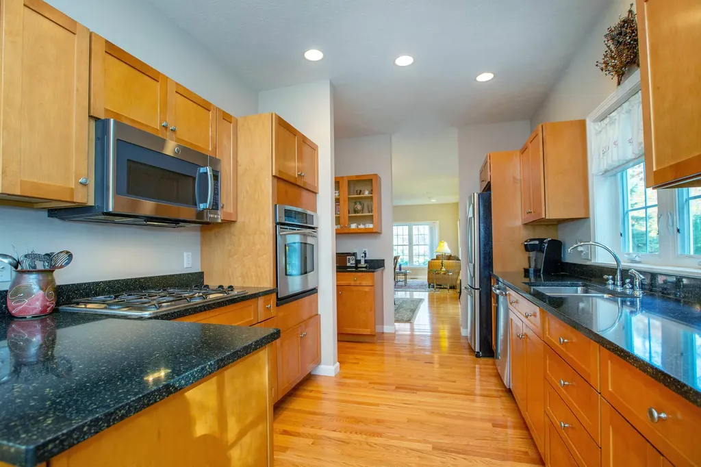 24 Deerfield Drive Brunswick ME 04011