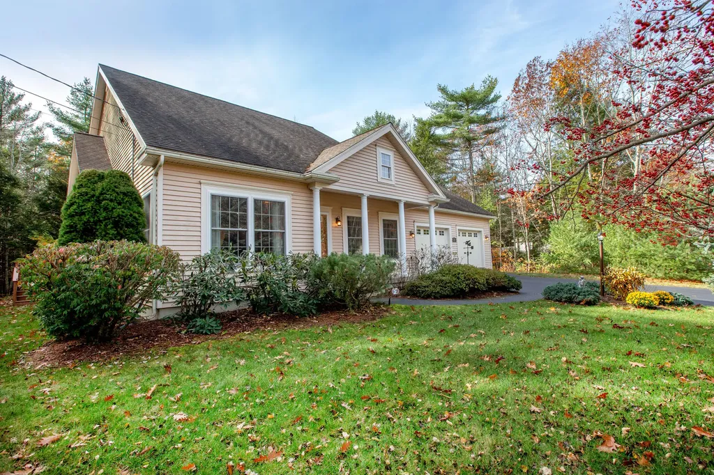 24 Deerfield Drive Brunswick ME 04011