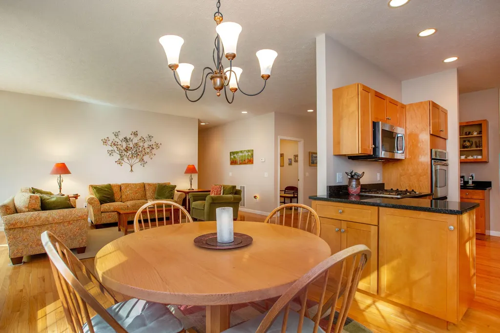 24 Deerfield Drive Brunswick ME 04011