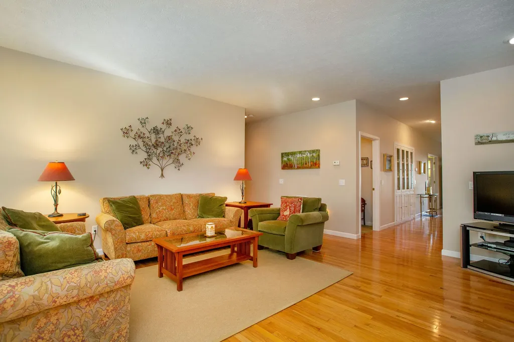 24 Deerfield Drive Brunswick ME 04011