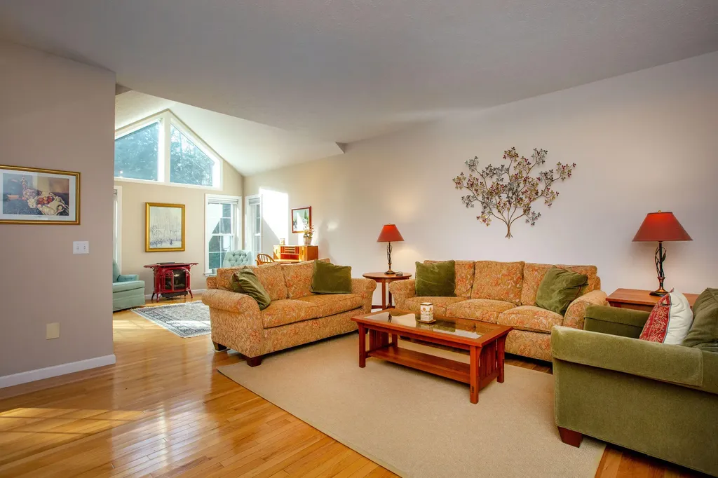 24 Deerfield Drive Brunswick ME 04011