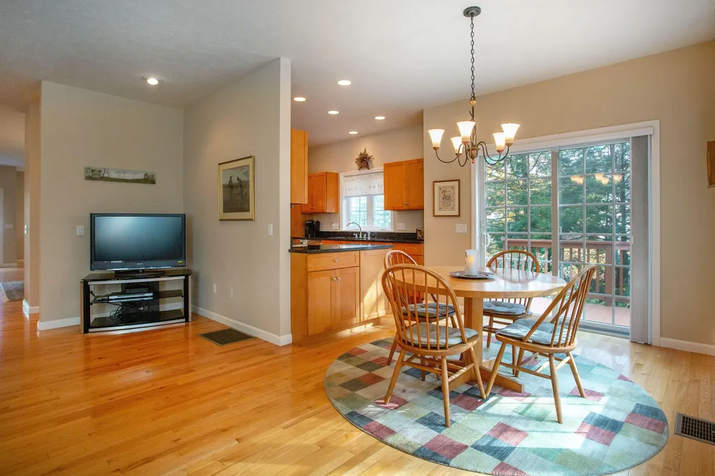 24 Deerfield Drive Brunswick ME 04011