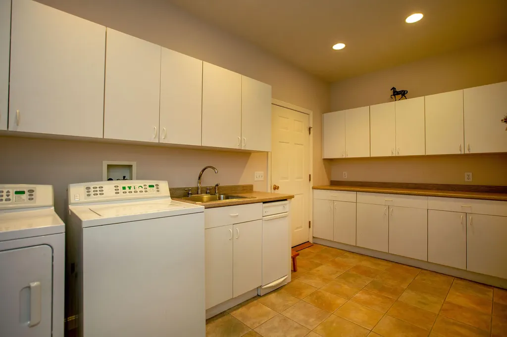 24 Deerfield Drive Brunswick ME 04011