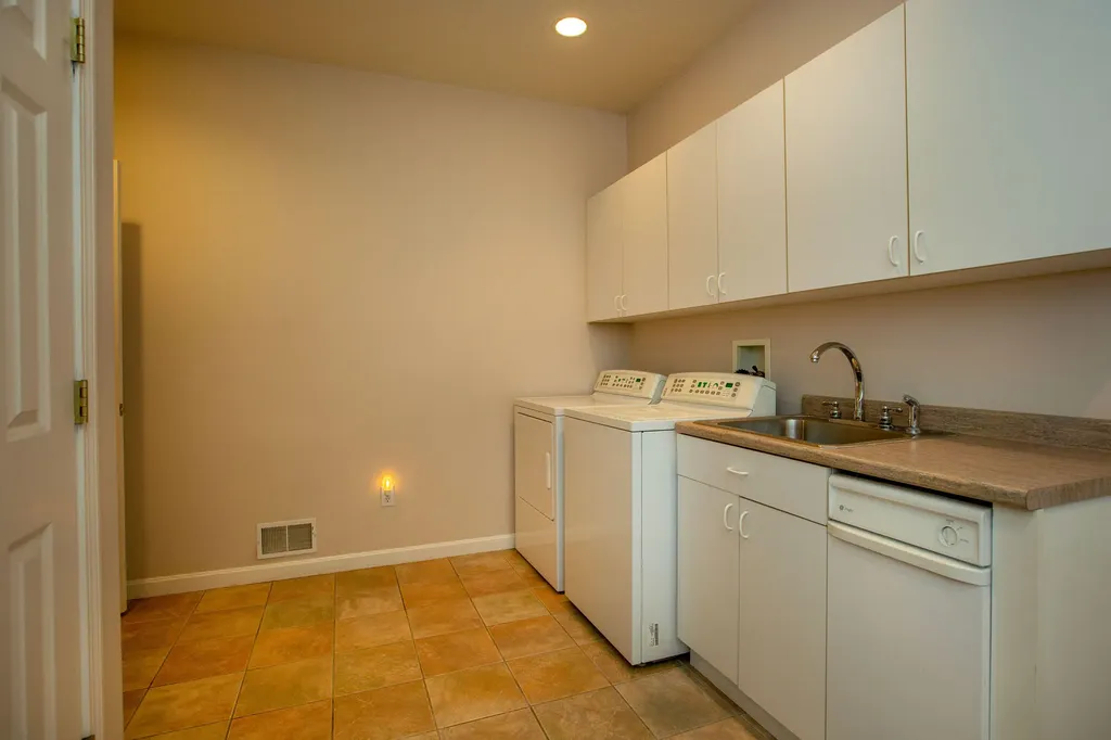 24 Deerfield Drive Brunswick ME 04011